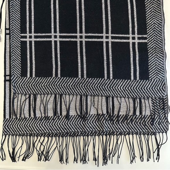 Marc New York (Andrew Marc) | Black, Grey/White Plaid Wrap / Shrug | One Size - Picture 10 of 14